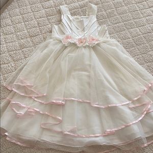 Girls Dress size (6)